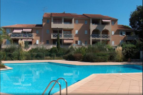 Studio climatisé 4P. classé, piscine, terrasse sur parc avec palmiers